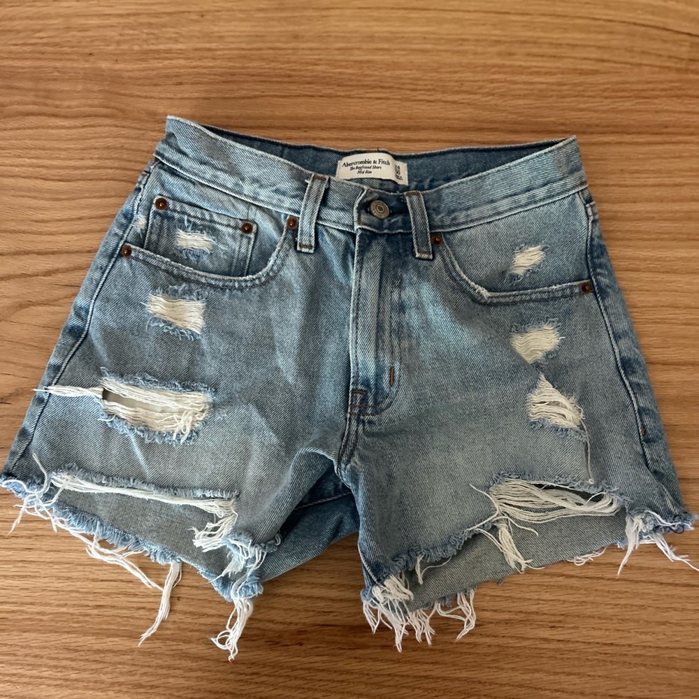 Abercrombie and Fitch the boyfriend short mid rise